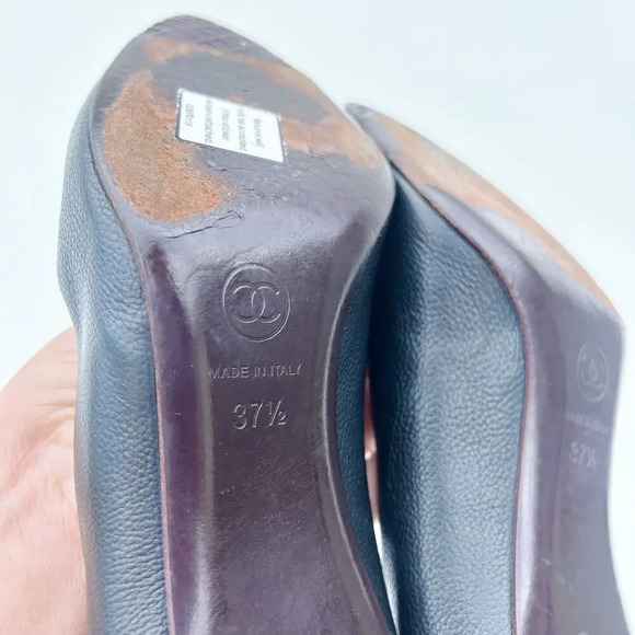 Chanel Black Leather CC Low Court Heels Mid 7 Round Toe 37.5 Career Work 6.5 - Picture 13 of 13